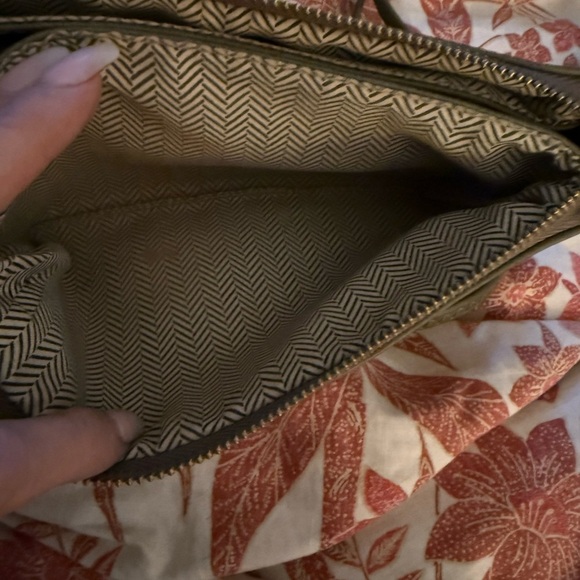 Chic Olive Crossbody Bag - Picture 5 of 9